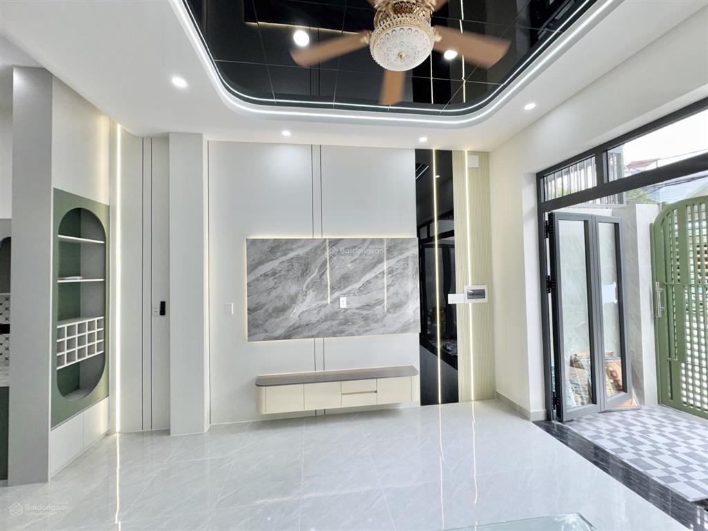Nhà mới xây phong cách hiện đại thuộc phường dĩ an sát đường nguyễn thị minh khai 4,97 tỷ