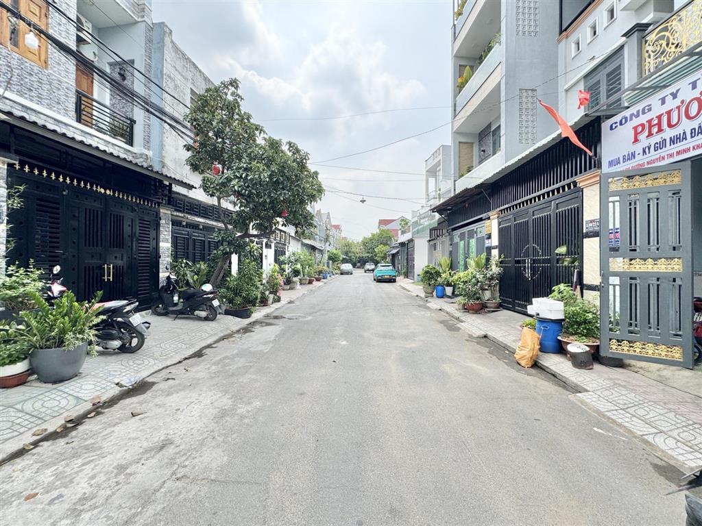 Nhà mới xây phong cách hiện đại thuộc phường dĩ an sát đường nguyễn thị minh khai 4,97 tỷ