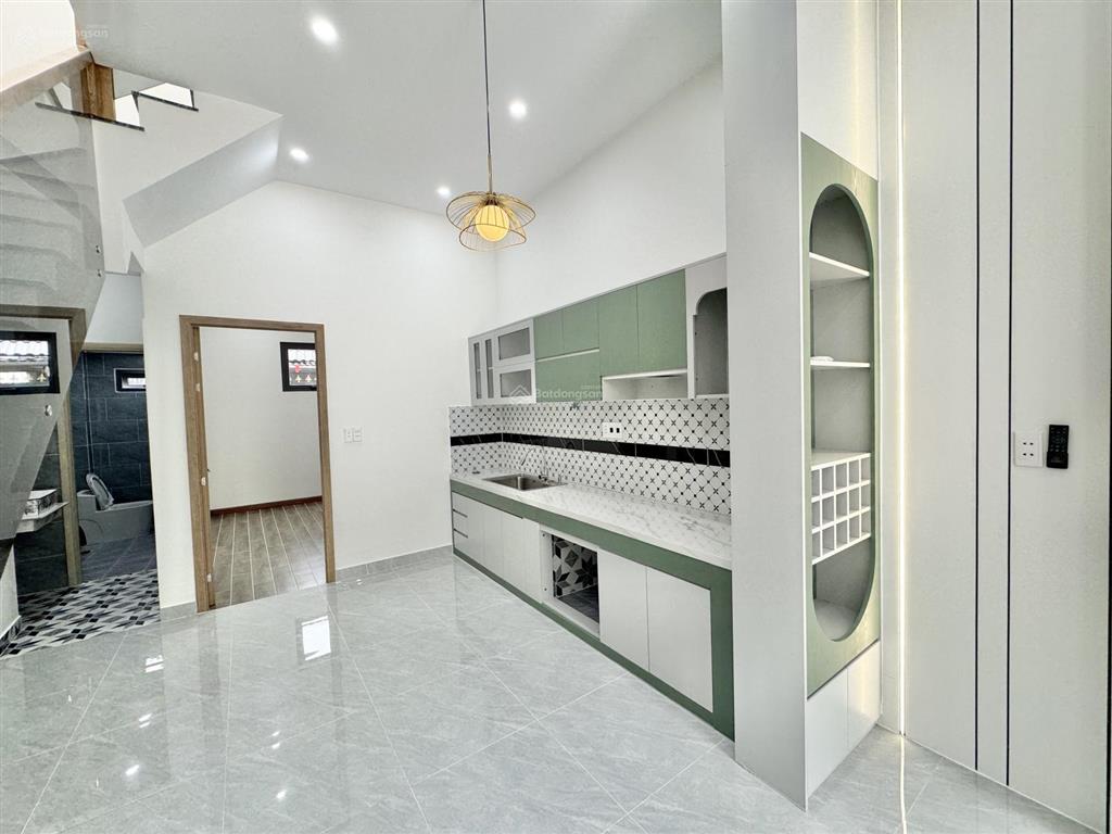 Nhà mới xây phong cách hiện đại thuộc phường dĩ an sát đường nguyễn thị minh khai 4,97 tỷ