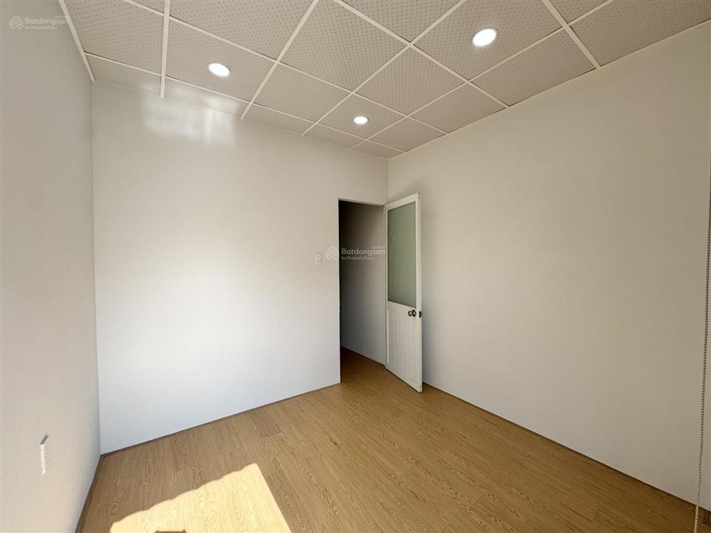 Cần bán căn nhà sổ chung 20m ngay sát siêu thị bigc, gần chợ dĩ an
