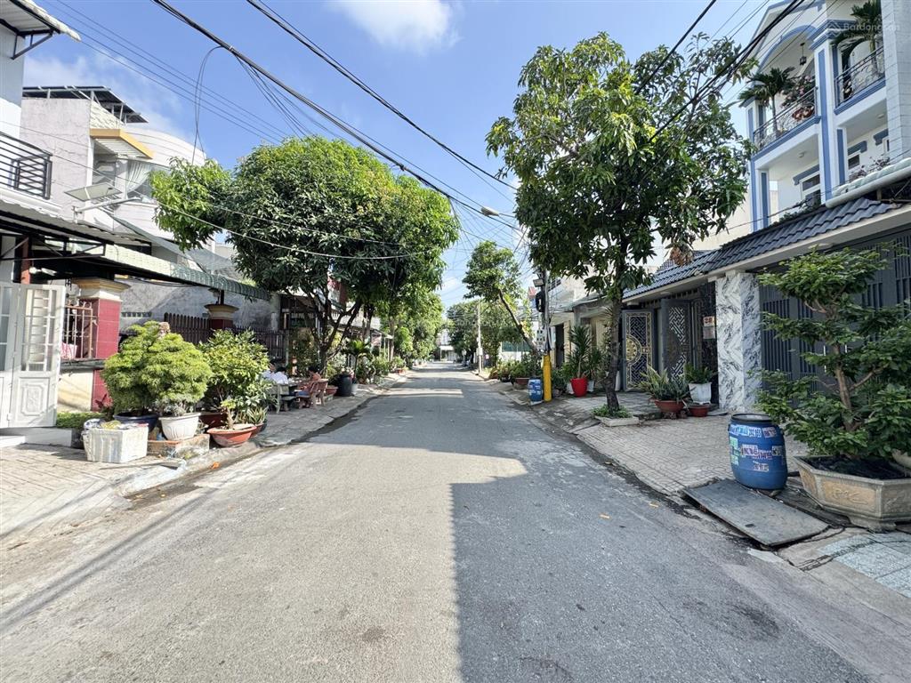 Cần bán căn nhà sổ chung 20m ngay sát siêu thị bigc, gần chợ dĩ an