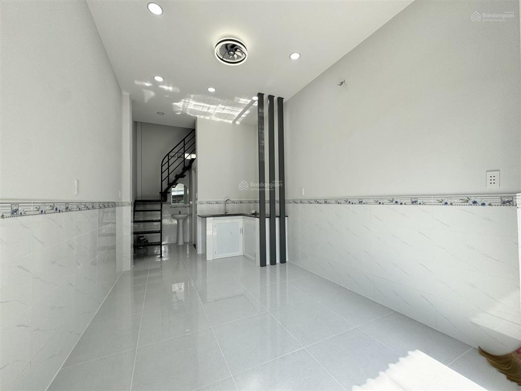 Cần bán căn nhà sổ chung 20m ngay sát siêu thị bigc, gần chợ dĩ an
