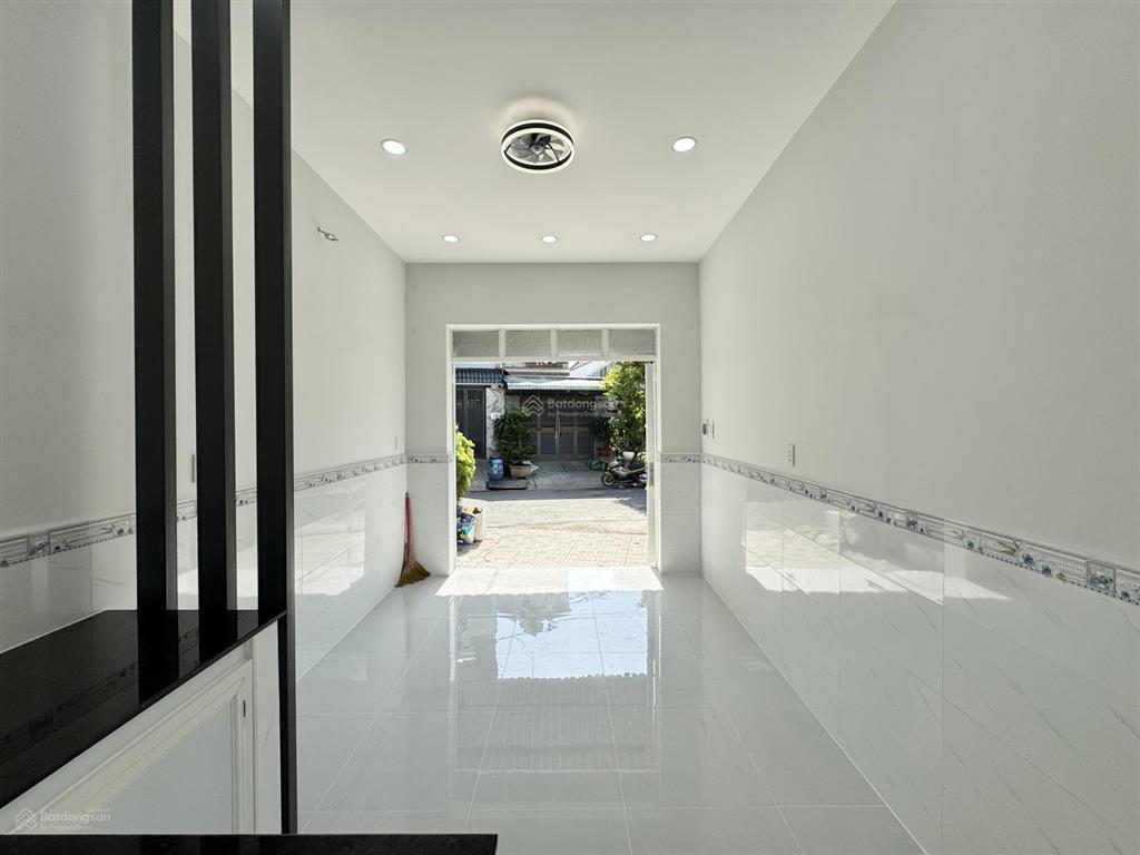 Cần bán căn nhà sổ chung 20m ngay sát siêu thị bigc, gần chợ dĩ an