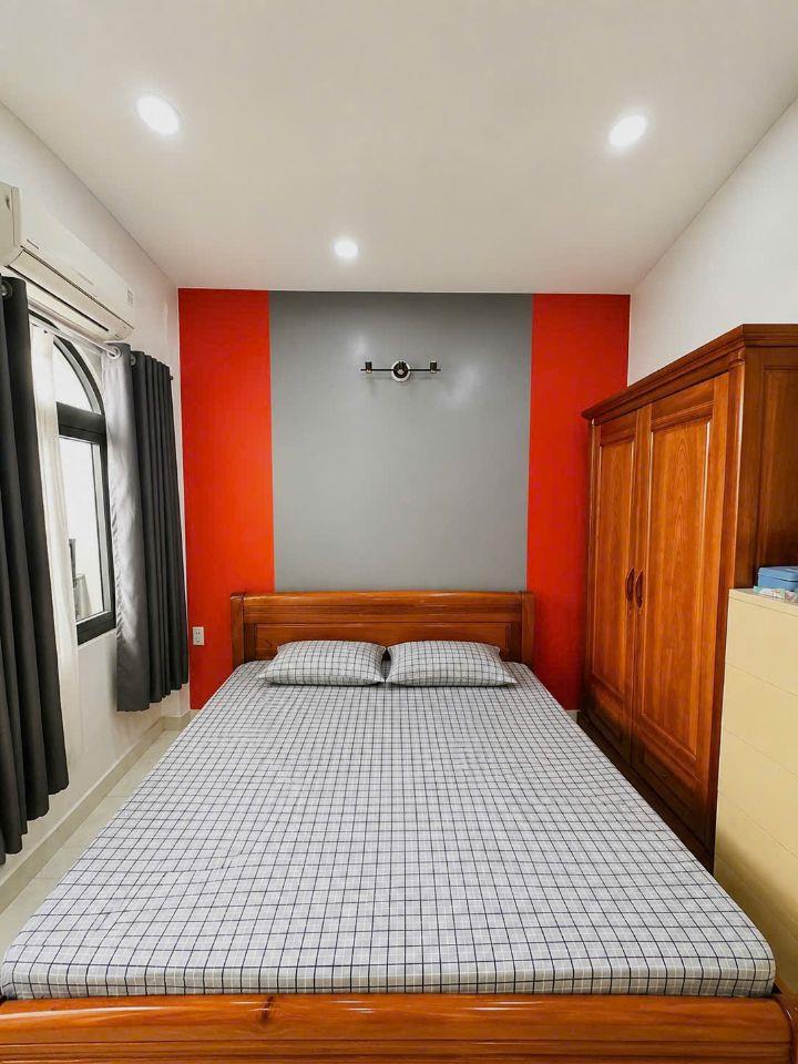 Bán Nhà Tân Phú - Nhà Đẹp Ở Ngay - Hẻm Xe Hơi - 2PN - Tặng Nội Thất - 28M - Nhỉnh 3 Tỷ