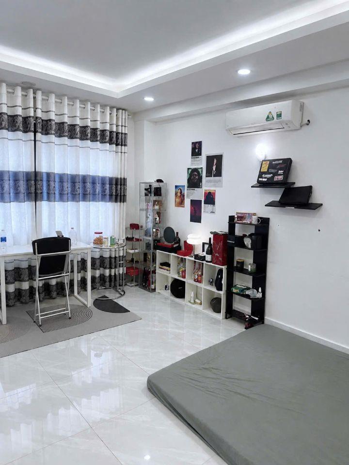 Bán Nhà Quận 3 - Hẻm 4M - 35M - 3PN - Tặng Nội Thất - Nhỉnh 8 Tỷ