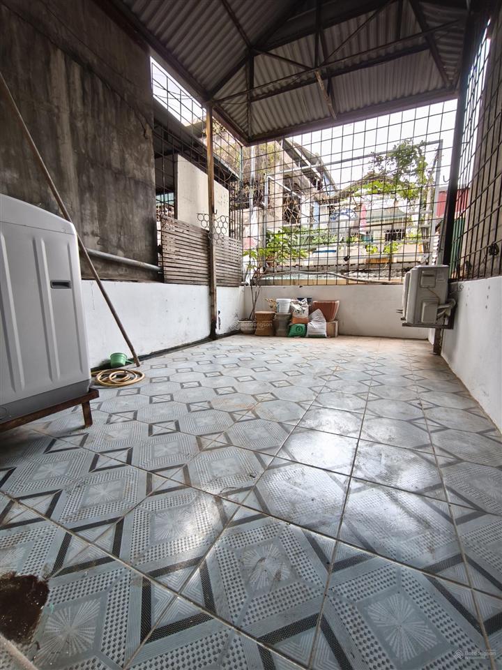 Chính chủ bán nhà 5 tầng ngõ 10 núi trúc ba đình 10,x tỷ (30m2) để lại nội thất  0975 888 ***