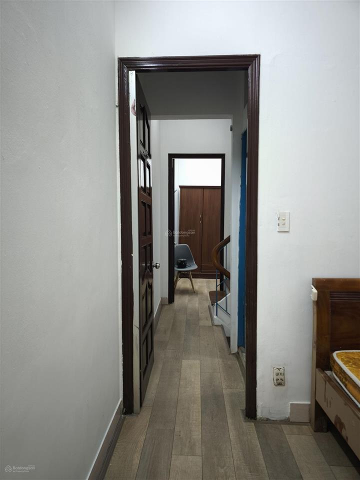 Chính chủ bán nhà 5 tầng ngõ 10 núi trúc ba đình 10,x tỷ (30m2) để lại nội thất  0975 888 ***
