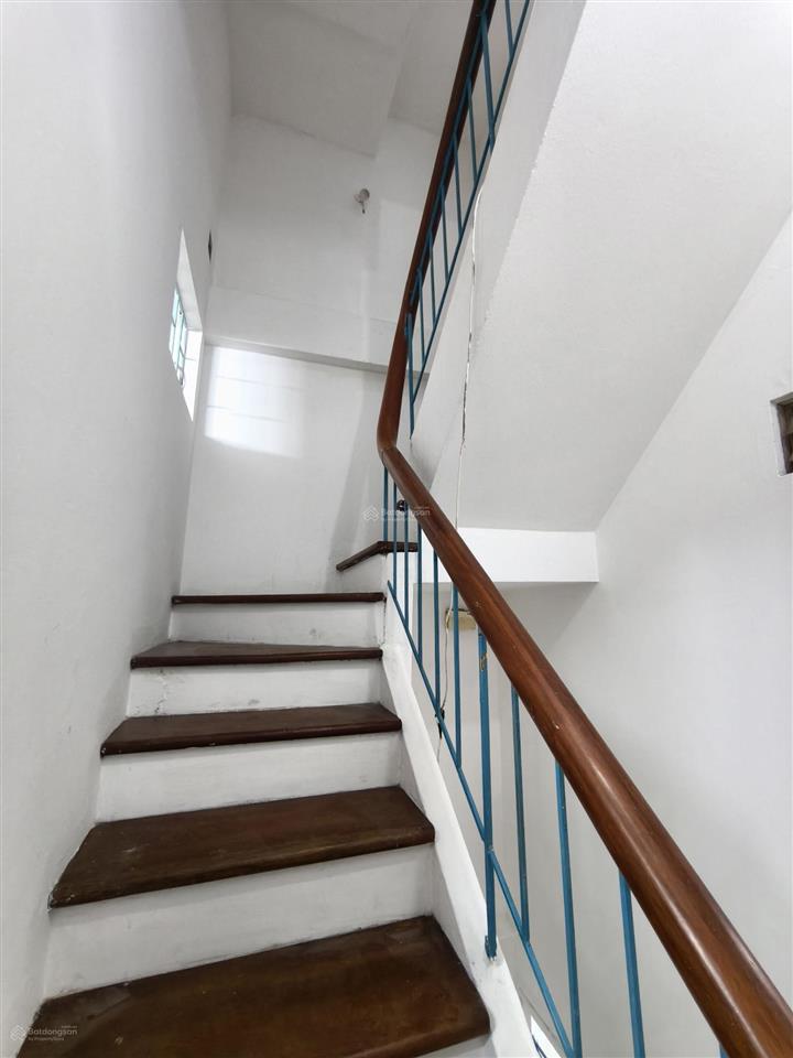 Chính chủ bán nhà 5 tầng ngõ 10 núi trúc ba đình 10,x tỷ (30m2) để lại nội thất  0975 888 ***
