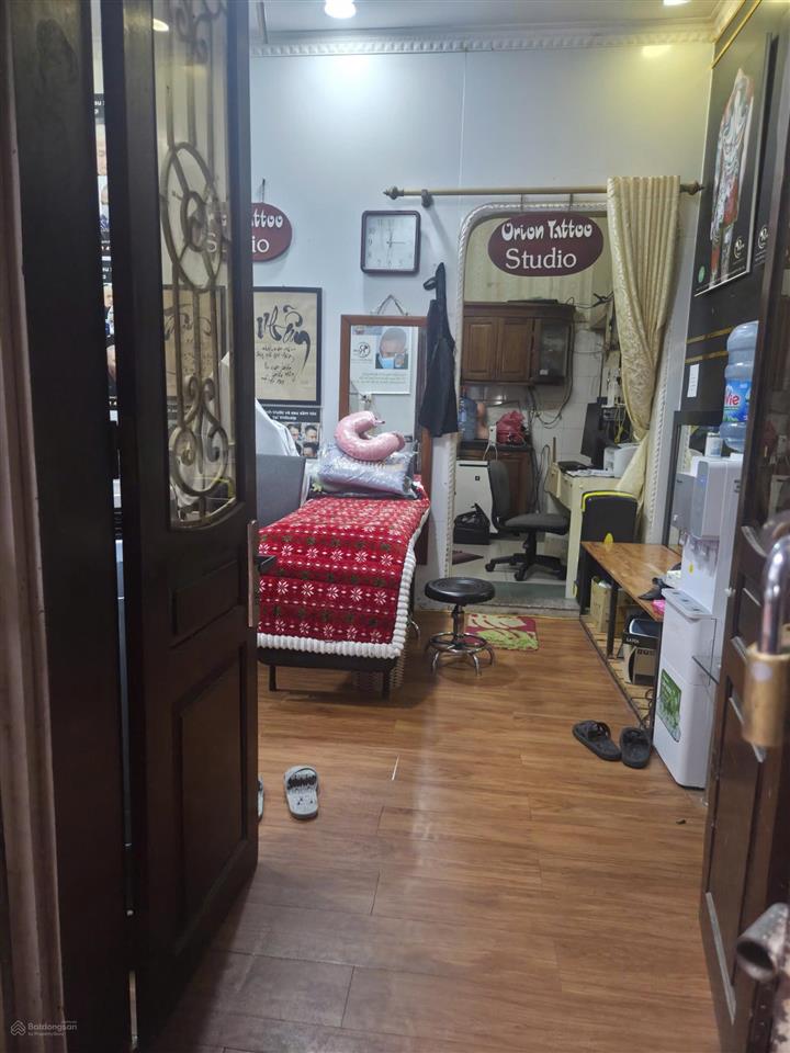 Cho thuê nhà trong ngõ mặt phố số 268 phố huế, chỉ 2km lên bờ hồ, gần chợ và trường học