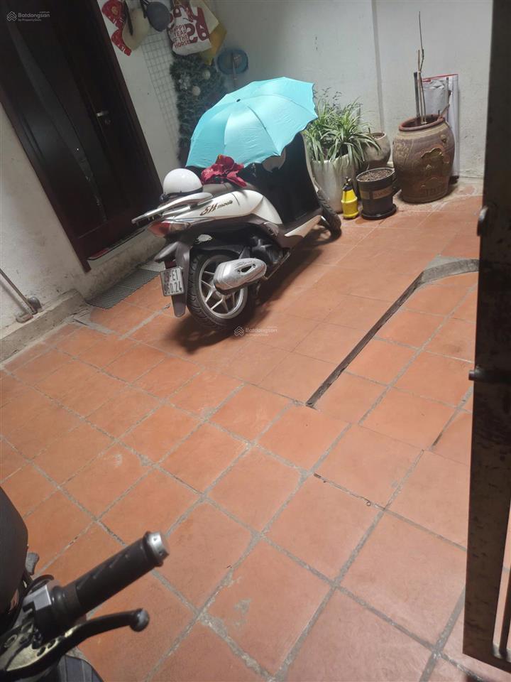 Cho thuê nhà trong ngõ mặt phố số 268 phố huế, chỉ 2km lên bờ hồ, gần chợ và trường học