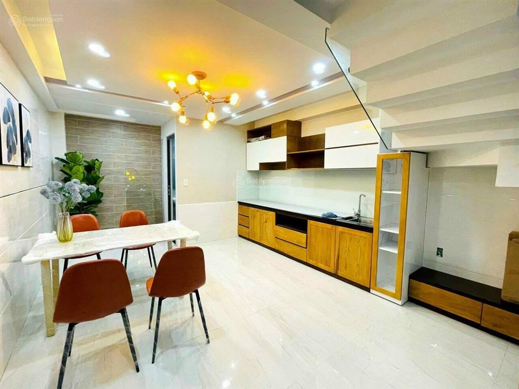 Đi úc định cư cần bán nhà mới xinh hẻm 5m nguyễn văn đậu. dt4x11m nhà mới xây 5 tầng. bán gấp 8 tỷ