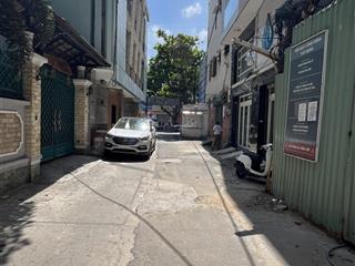 Hàng hiếm giá rẻ ở đường nguyễn xí. dt 5.7x11.8m. vuông vức. hiện trạng cấp 4. hẻm xe hơi rộng rãi