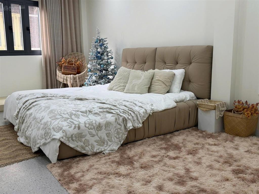 Cần bán gấp nhà hẻm xe tải  hẻm 290/ nơ trang long. kết cấu 5 tầng mới xây full nội thất cao cấp.