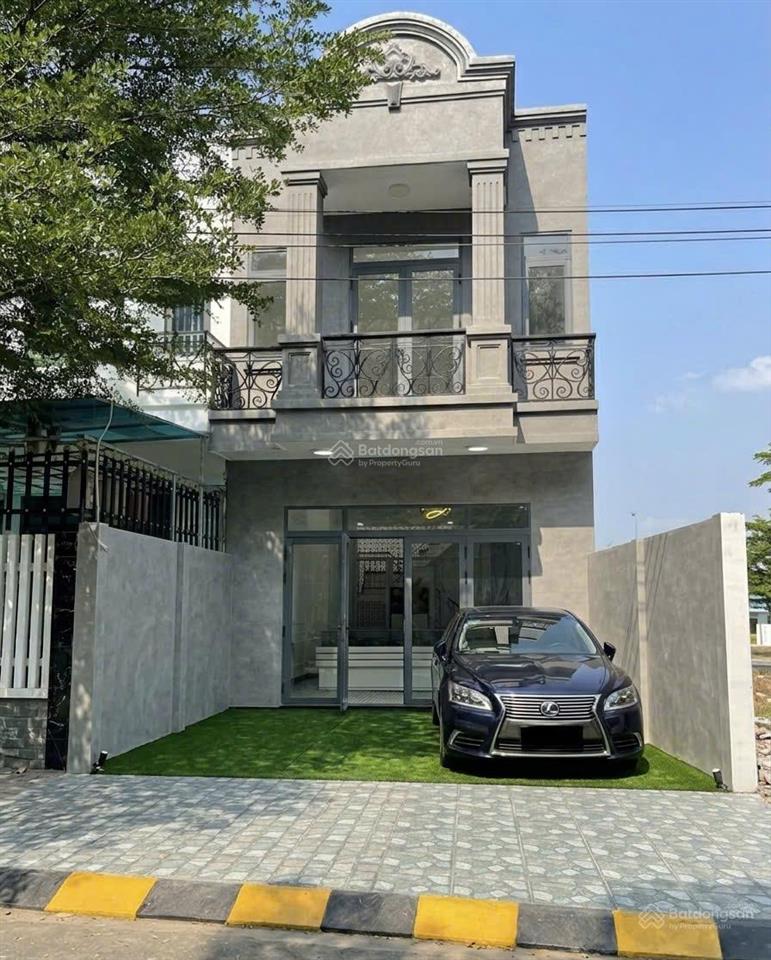 Nhà đẹp sát vsip3 dt 5 x 16 (80m2) có sân ô tô