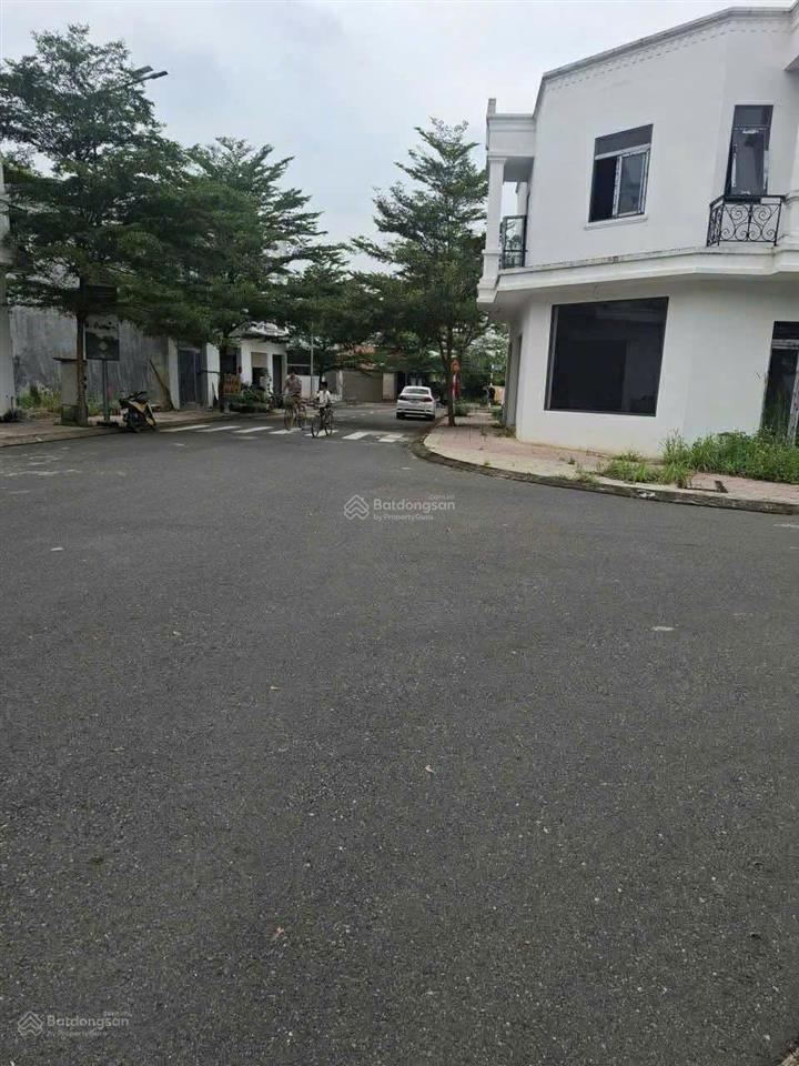 Nhà đẹp sát vsip3 dt 5 x 16 (80m2) có sân ô tô