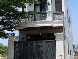 Nhà 1 trệt 1 lầu cách vsip 3 chỉ 1,5km  tặng nội thất 100tr