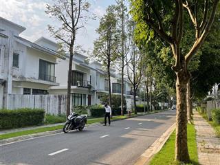 Qúa nhiều nhà ko ở đến, chủ nhà bán gấp bt 2 mặt tiền xanh villas, giá thỏa thuận thiện trí là bán
