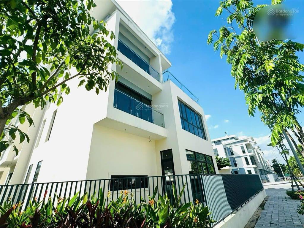 Giảm đến 35% căn biệt thự 198m2, 2 mặt tiền, 3 mặt thoáng, sổ đỏ sẵn!