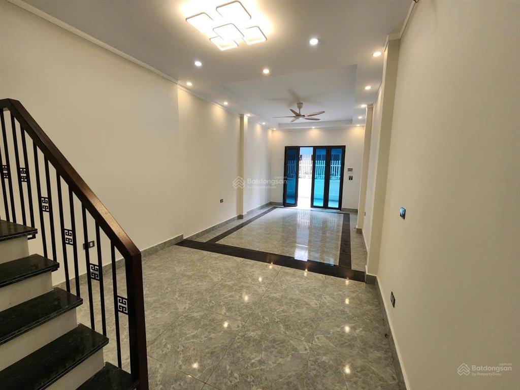 Bán nhà 5 tầng đẹp lung linh cạnh cầu nhật tân