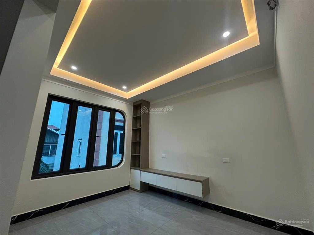 Bán nhà 5 tầng đẹp lung linh cạnh cầu nhật tân