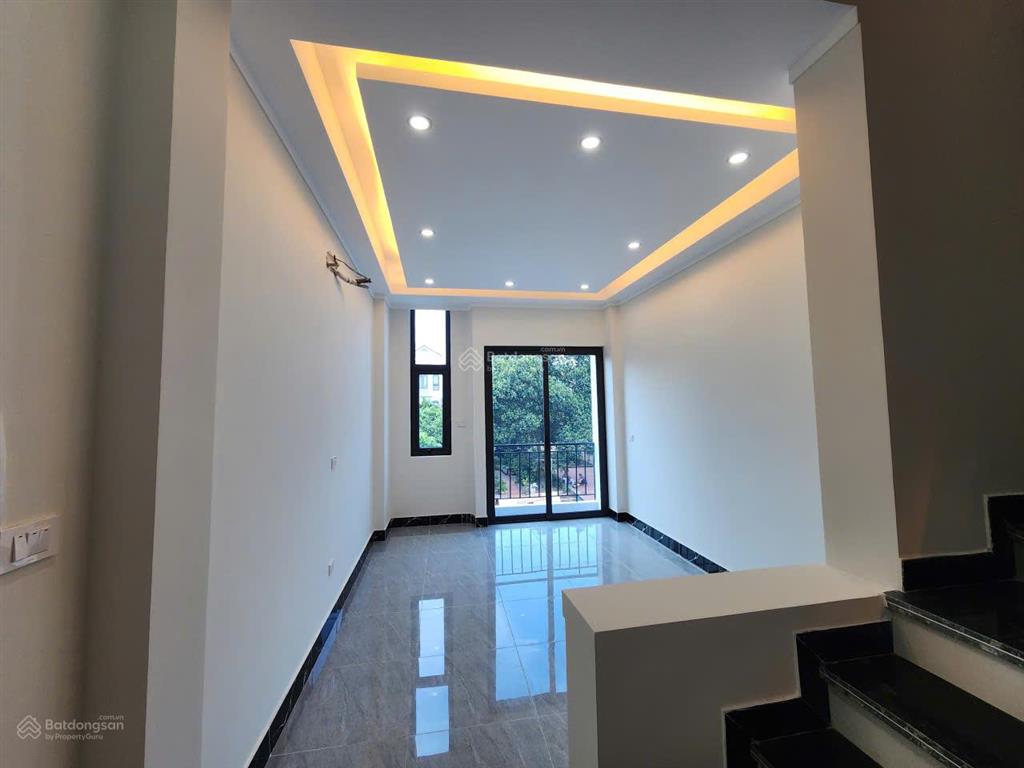 Nhà 4 tầng  4pn gần cầu tứ liên giá chỉ 5 tỷ 250 triệu.  0362 608 ***