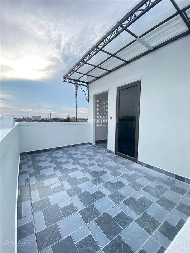 Nhà 4 tầng mới hoàn thiện kiên cố, chắc chắn gần cầu đông trù giá nhỉnh 5 tỷ tí ti.  0362 608 ***
