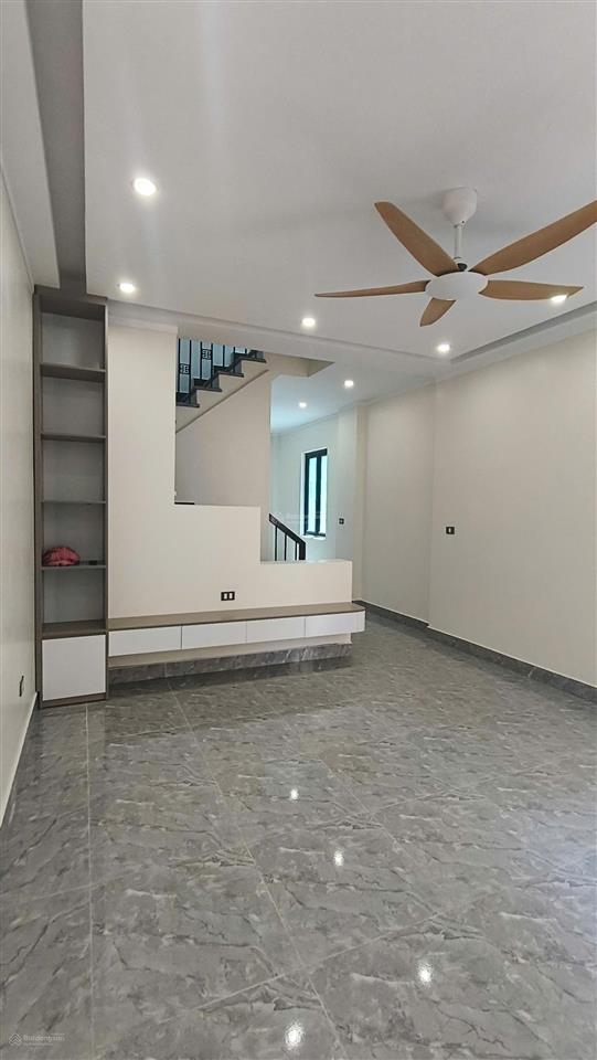 Nhà 4 tầng mới hoàn thiện kiên cố, chắc chắn gần cầu đông trù giá nhỉnh 5 tỷ tí ti.  0362 608 ***