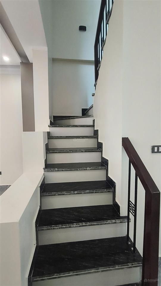 Nhà 4 tầng viên nội  phúc thịnh gần cầu nhật tân giá chỉ 5,1 tỷ. 0362 608 ***