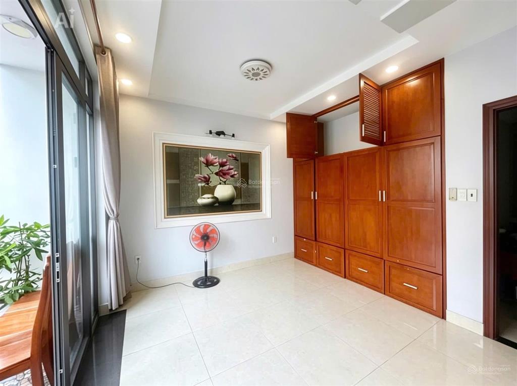 4 tầng ngang 6m hẻm xe hơi ngay nguyễn kiệm  gần bệnh viện 175