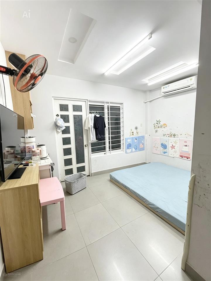 2 tầng  có phòng ngủ trệt ngang 9m sát mặt tiền đường lớn.