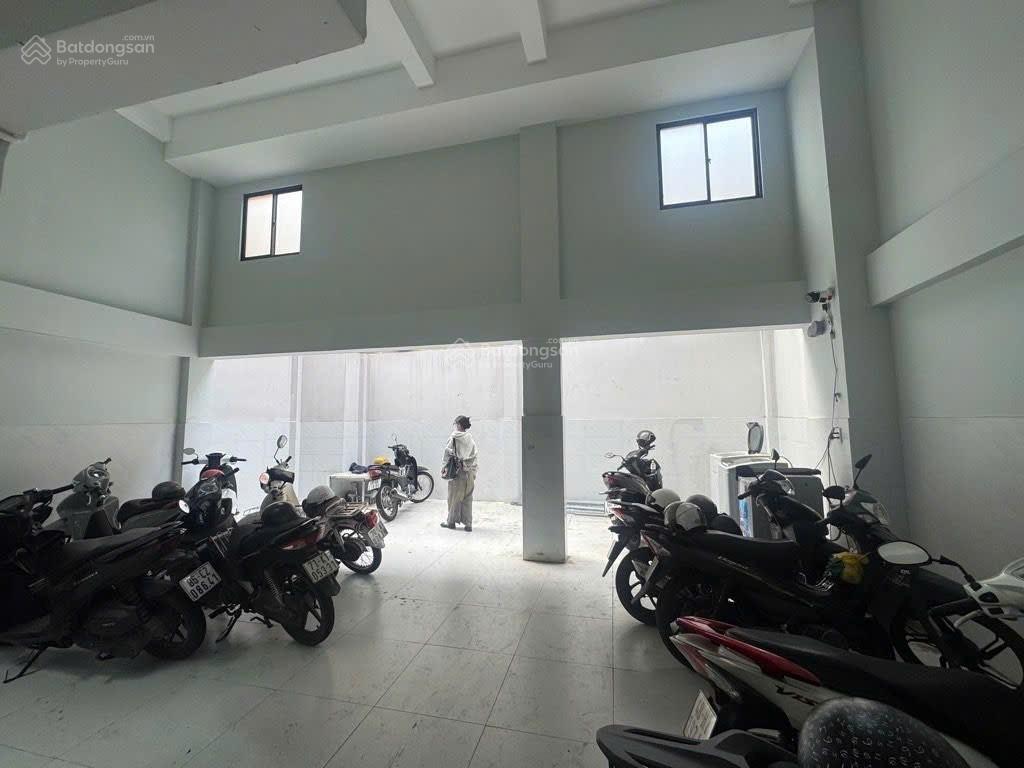 Tòa chdv 7x30m  thang máy  6 tầng doanh thu 105tr/tháng đường quang trung
