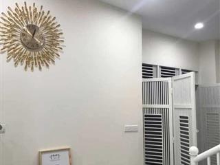 Nhà phố Chùa Quỳnh, Hai Bà Trưng, logoc, vài bước ra mặt phố, 40mx5t, 11.8 tỷ, 0985696268