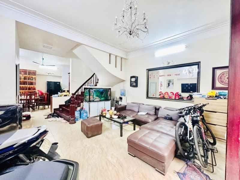 Nhà Lê Thanh Nghị, Hai Bà Trưng, vị trí đẹp, 2 thoáng, giá rẻ, 140mx3t, 28 tỷ, 0985696268