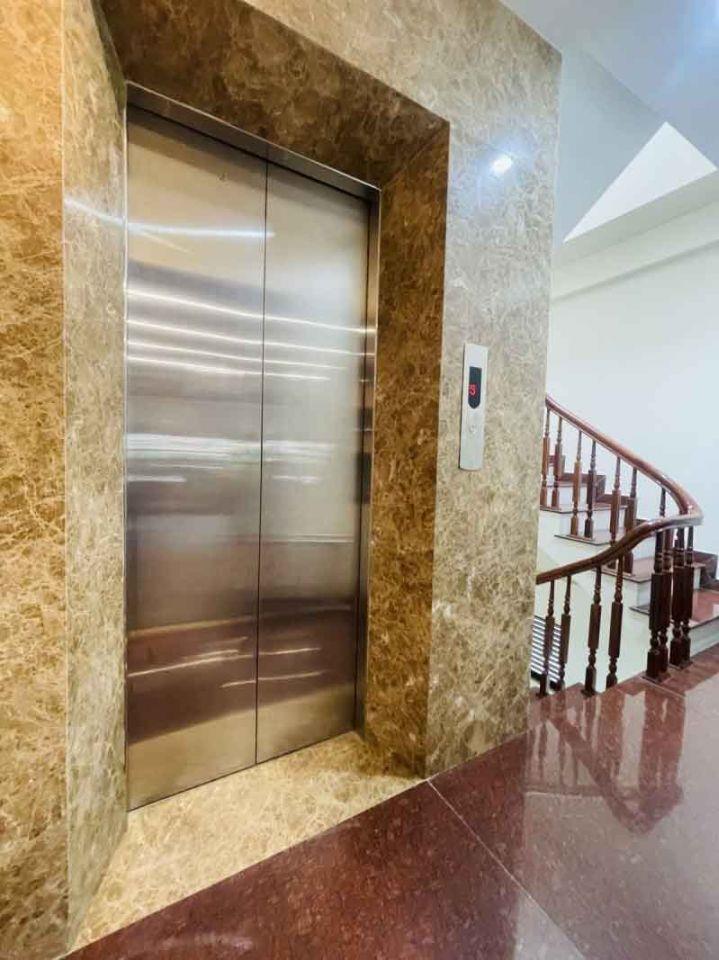 Nhà đẹp 5 tầng Trần Xuân Soạn, Hai Bà Trưng, thang máy cuối, 60 triệu/tháng, 0985696268