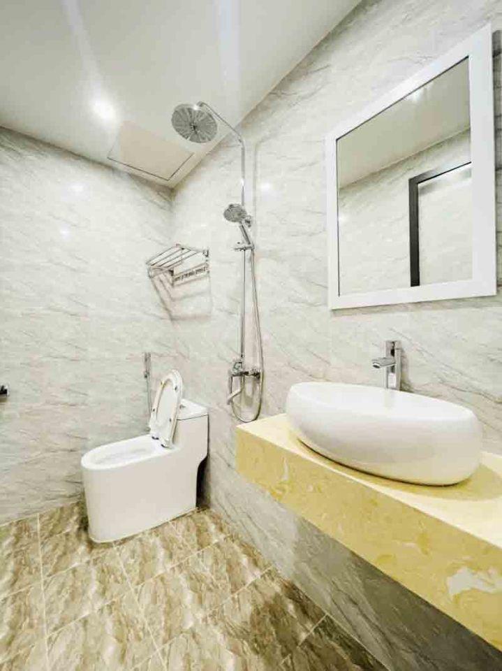 Nhà đẹp Đại La, Hai Bà Trưng, 2 thoáng, gần 3 trường ĐH lớn, 40mx5t, 10.8 tỷ, 0985696268