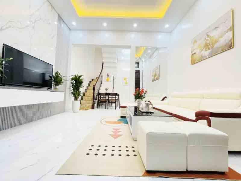 Nhà đẹp Đại La, Hai Bà Trưng, 2 thoáng, gần 3 trường ĐH lớn, 40mx5t, 10.8 tỷ, 0985696268