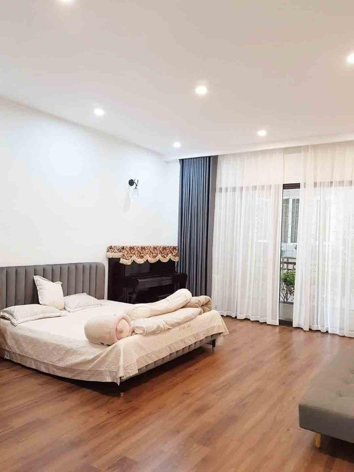 Nhà Lạc Long Quân, Tây Hồ, 3 thoáng, ôtô đỗ cổng, sát Lotte, 75mx6t, 25.5 tỷ, 0985696268