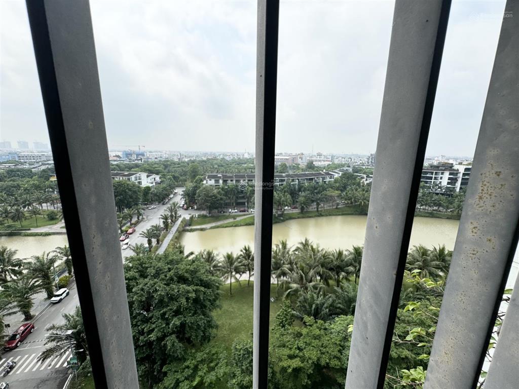 Chủ nhà đi mỹ bán căn hộ 3 phòng ngủ 2wc tòa lake2 ecopark giá 6tỷ450 có sổ đỏ view vịnh aquabay
