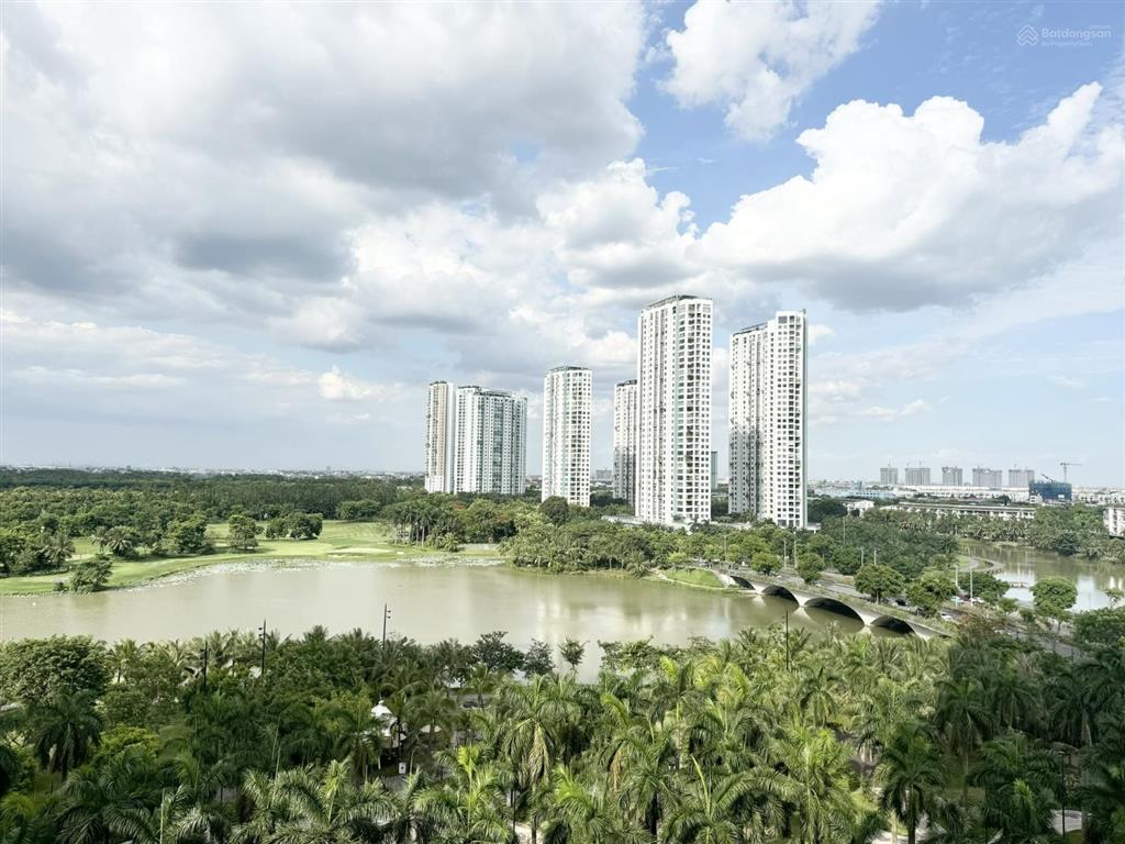 Cắt lỗ 250 triệu cần bán căn hộ 2 phòng ngủ 2wc onsen ecopark 68m2 giá 5tỷ850 view hồ thiên nga