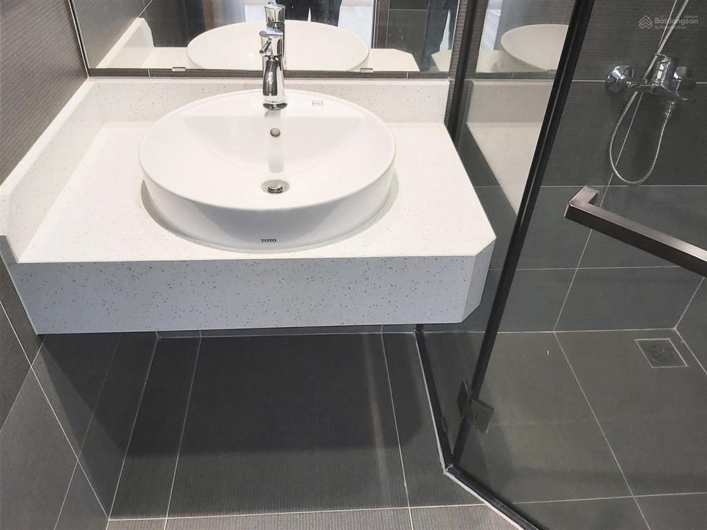 Cắt lỗ 250 triệu cần bán căn hộ 2 phòng ngủ 2wc onsen ecopark 68m2 giá 5tỷ850 view hồ thiên nga