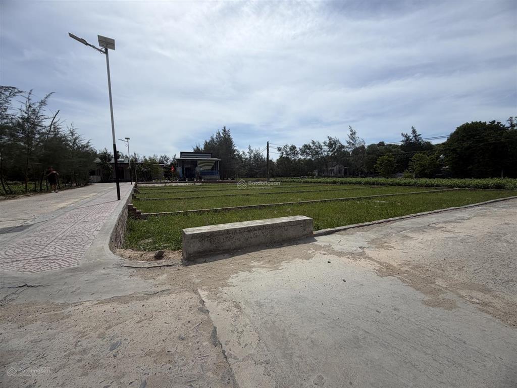 Hot, bán đất quảng trị, dt 200m², c4, mt 6m, phân lô, ô tô, giá 390 triệu