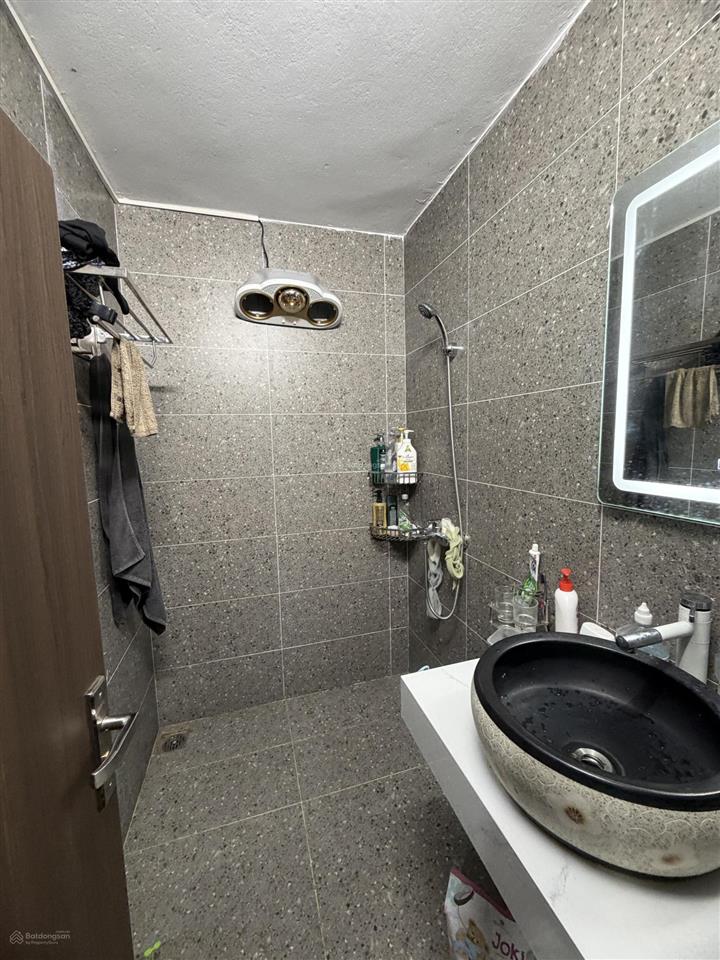 Chính chủ bán nhà tập thể tô hiến thành, dt 80m2, 2 ngủ, 2wc, ô tô đỗ chân cầu thang, giá 4.850 tỷ
