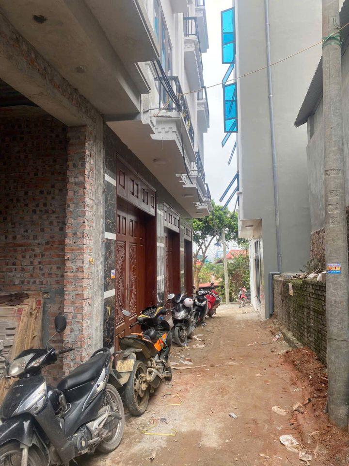 Cần bán 36m2 trung tâm thị trấn Chúc Sơn. Giá 2.x tỷ (nhẹ). 