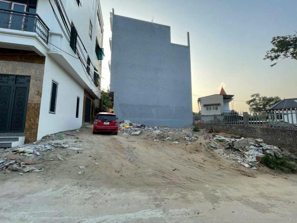 Cần bán 36m2 trung tâm thị trấn Chúc Sơn. Giá 2.x tỷ (nhẹ). 