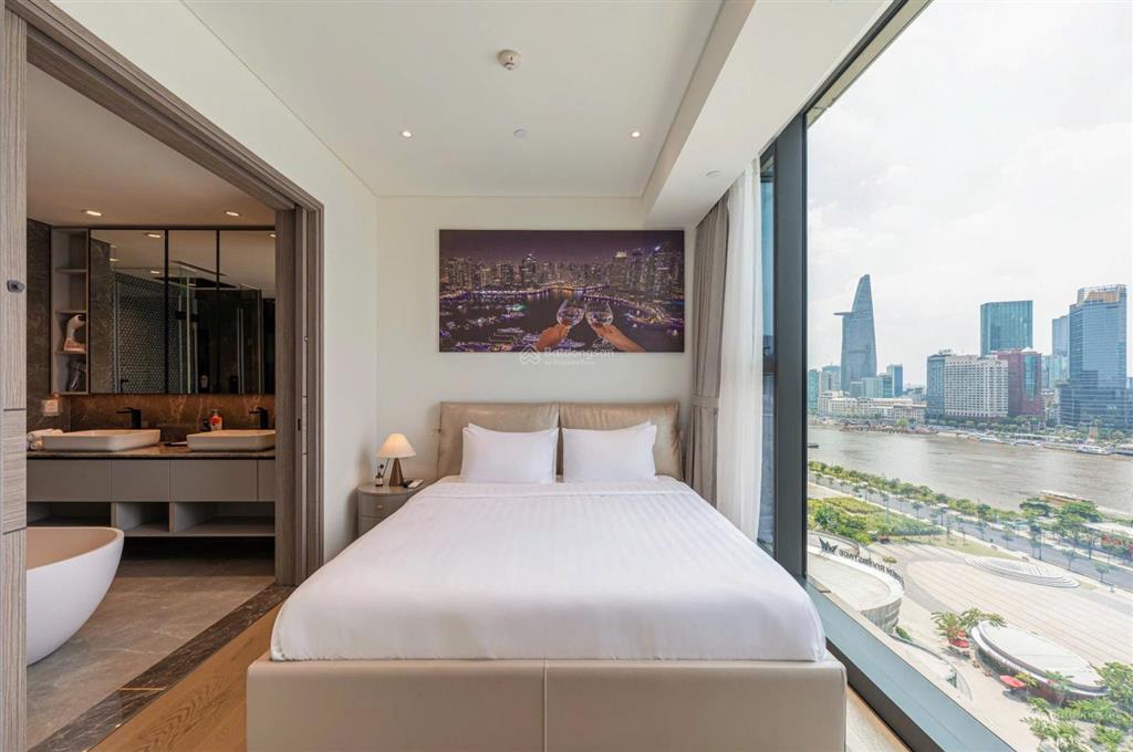 Cho thuê 3pn the opera, nội thất chủ nhà làm để ở, view sông trực diện