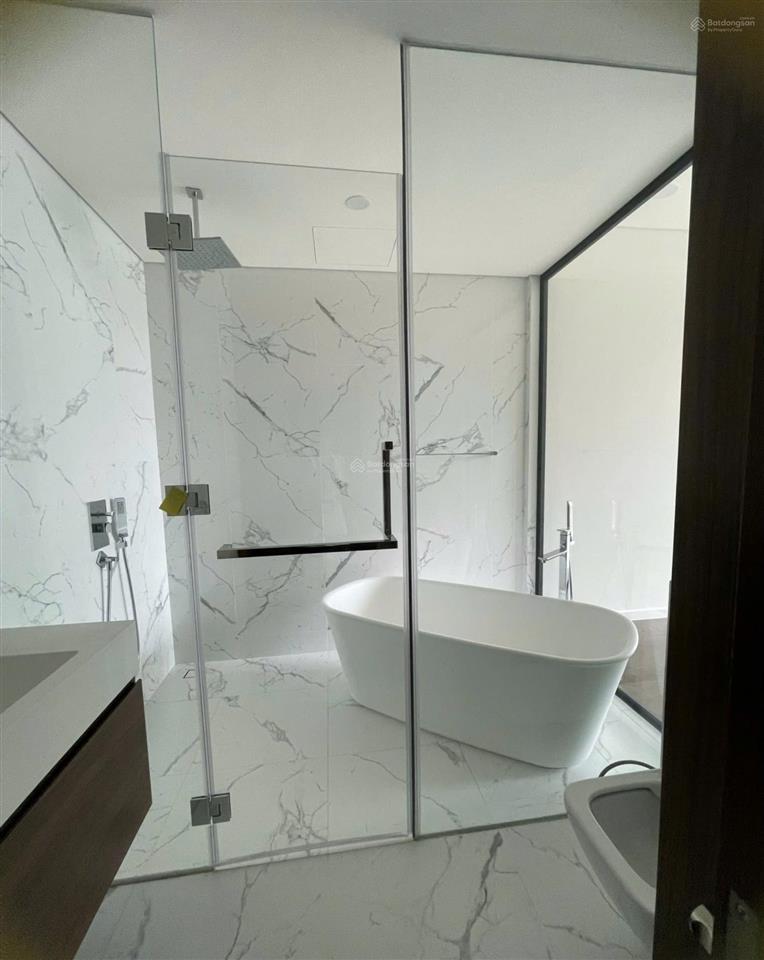 The galleria cho thuê 3pn nội thất cơ bản  view sông & quận 1