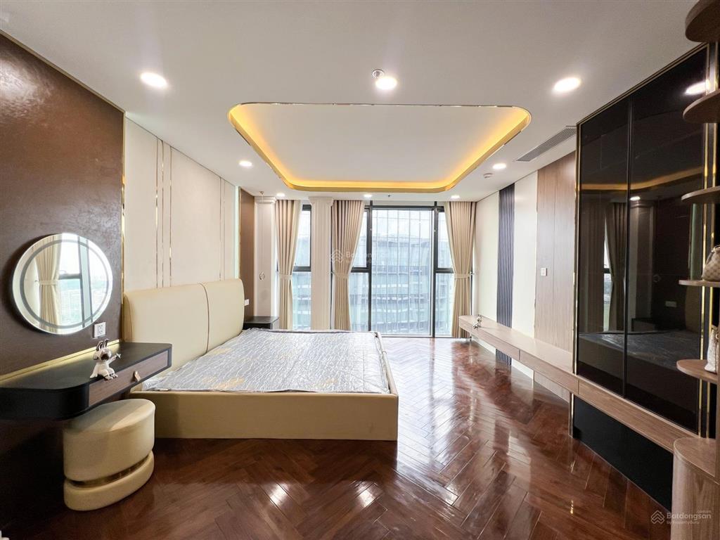Loftpent the crest 4pn  220m2  full nội thất cao cấp