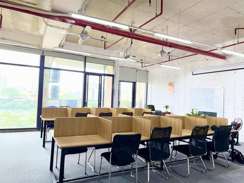 Cho thuê văn phòng  pandora triều khúc,full nội thất chỉ mang đồ về làm việc luôn, dt 150m2,