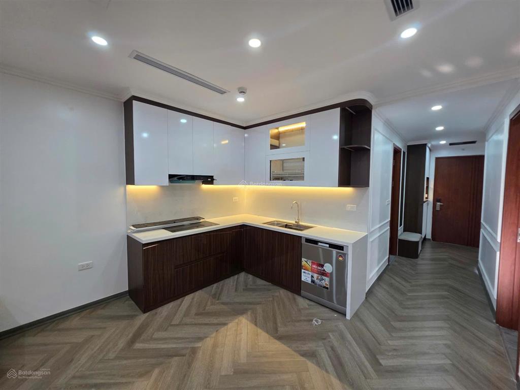 Bán căn hộ 105m2 thống nhất complex 3pn, 2wc, nội thất full, sổ đỏ chính chủ, giá nhỉnh 8 tỷ