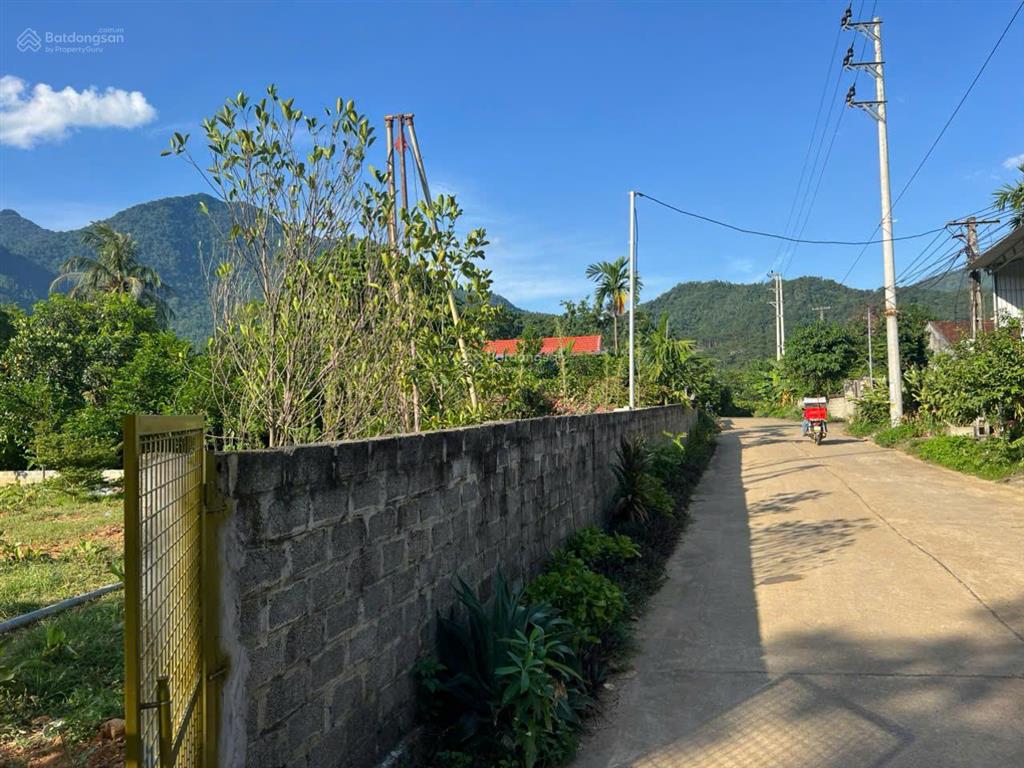 Lô đất 18m mặt đường trục chính gần cổng làng sầm uất, sẵn vườn cây, giếng khoan, điện, tường bao